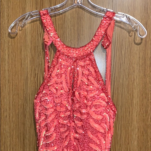 Dresses & Skirts - Coral Sequin Prom Dress 🌺